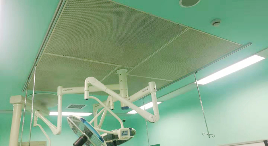 手術(shù)室安裝液槽密封式高效過濾器，及高分子均流膜，為手術(shù)時的空氣防疫提供保障。